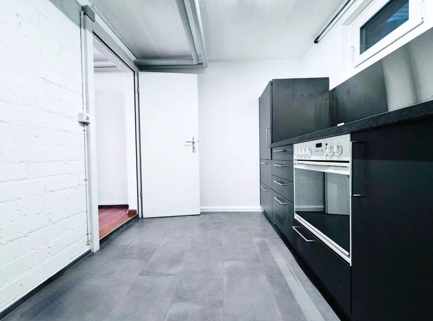 Spacious Family Home with Garden - Photo 18 of 21