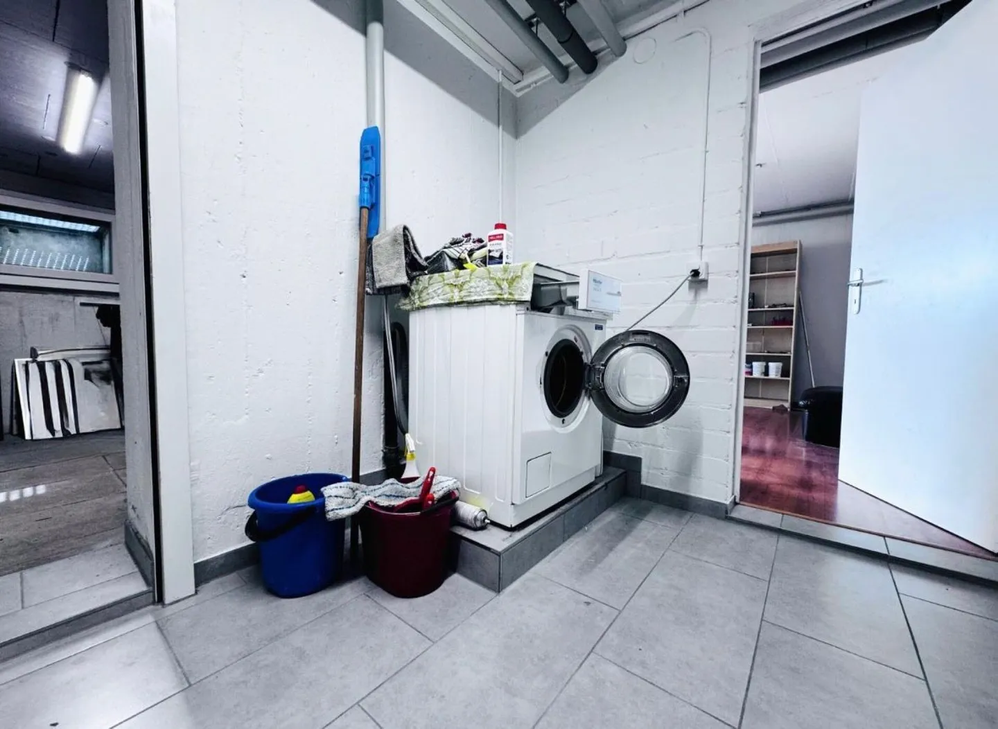 Spacious Family Home with Garden - Photo 17 of 21