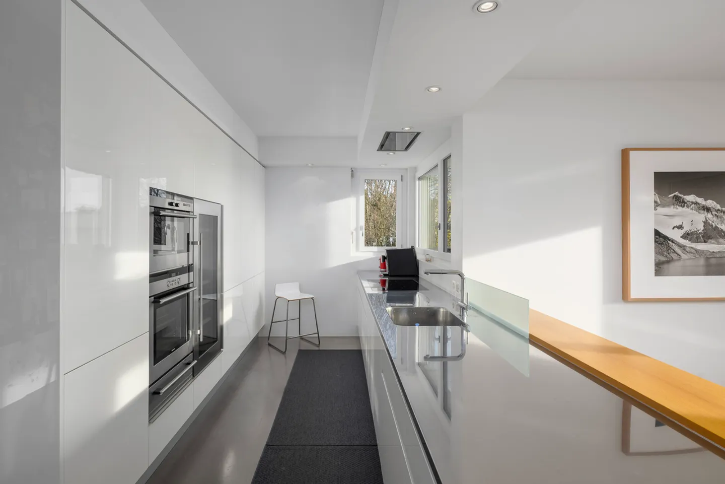 Top modernized condominium in the best view location in Zurich - Photo 3 of 10