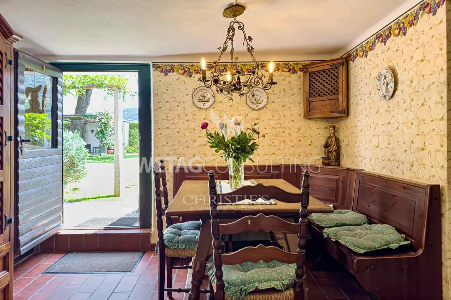 Lugano-Magliaso: bella villa nel verde, con piscina e vicino a... - Foto 7 di 13