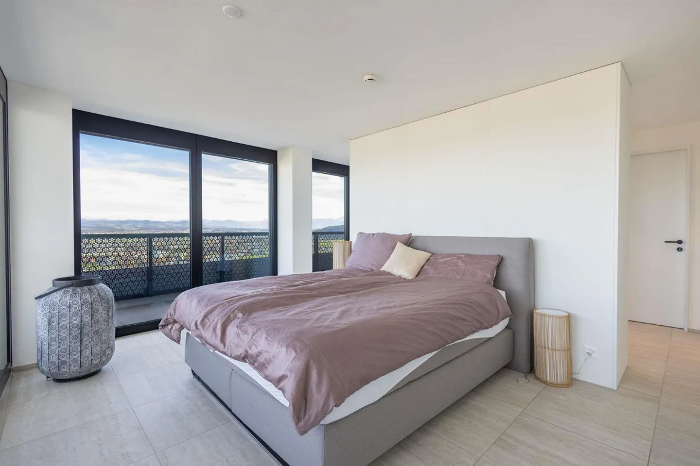 Living at 104 meters in the fourth highest apartment in Switzerland, 5.5 room apartment Dübendorf - Photo 9 of 30