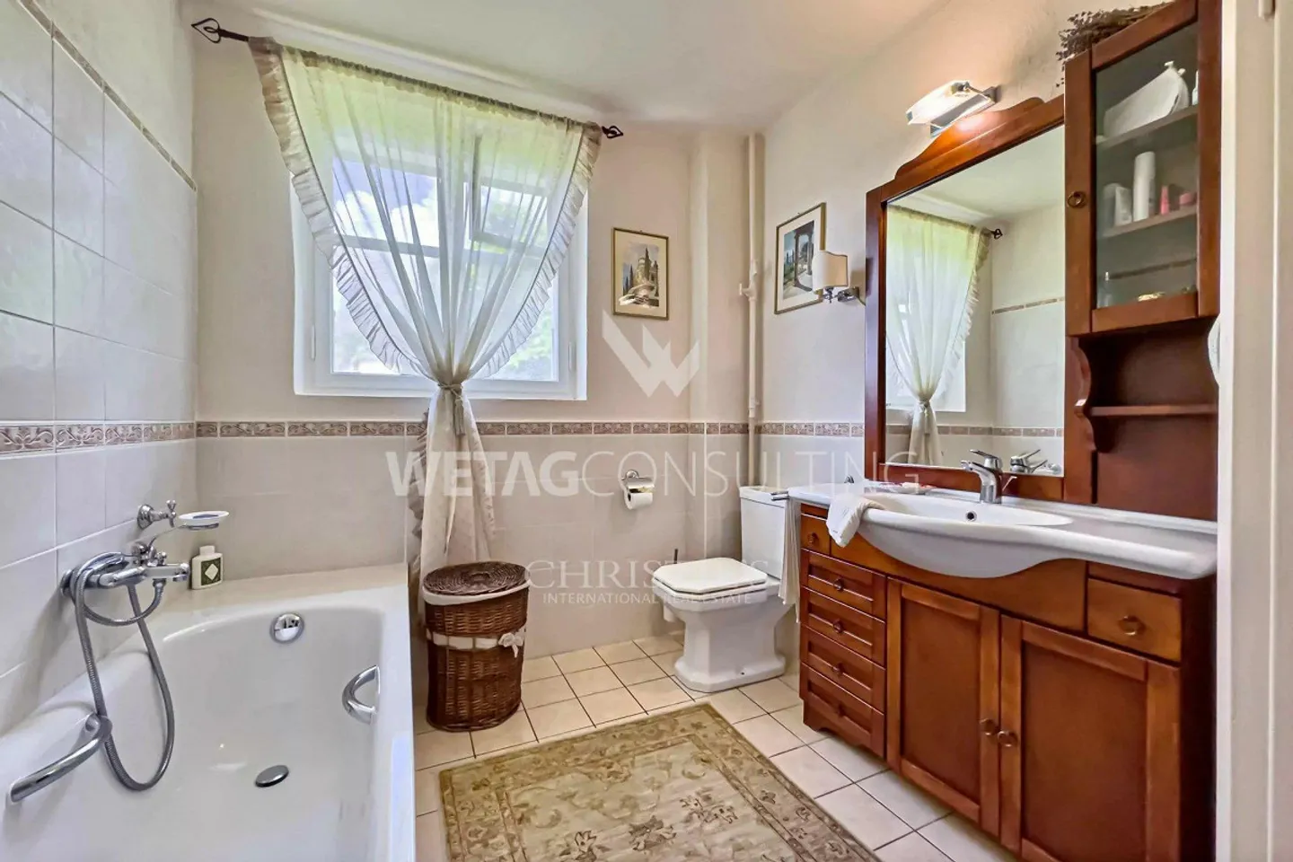 Lugano-Magliaso: bella villa nel verde, con piscina e vicino a... - Foto 10 di 13