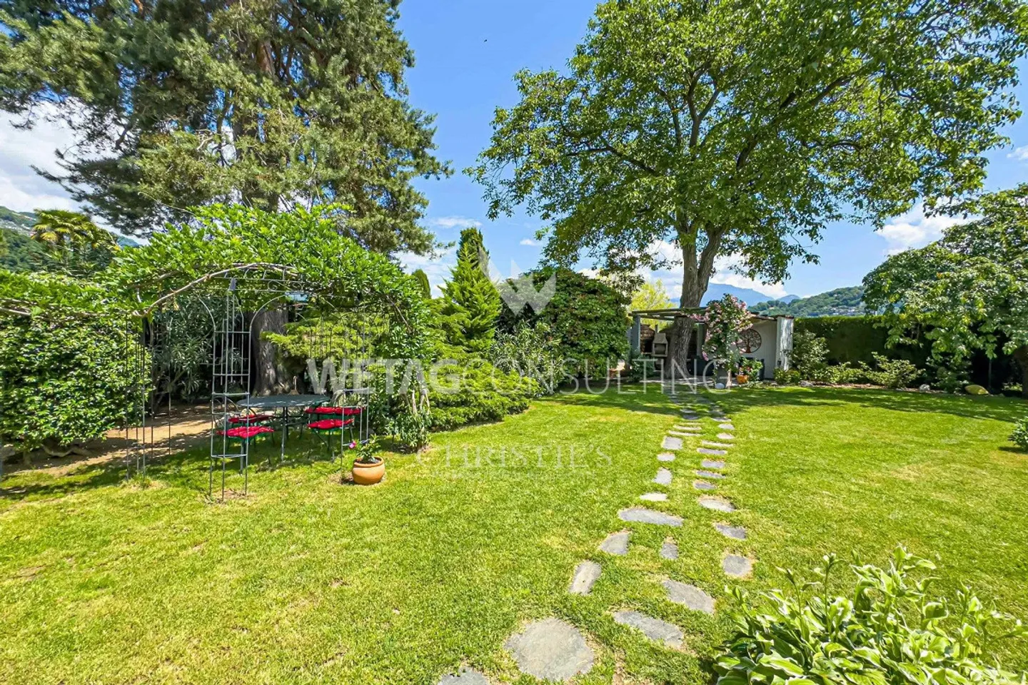Lugano-Magliaso: bella villa nel verde, con piscina e vicino a... - Foto 12 di 13
