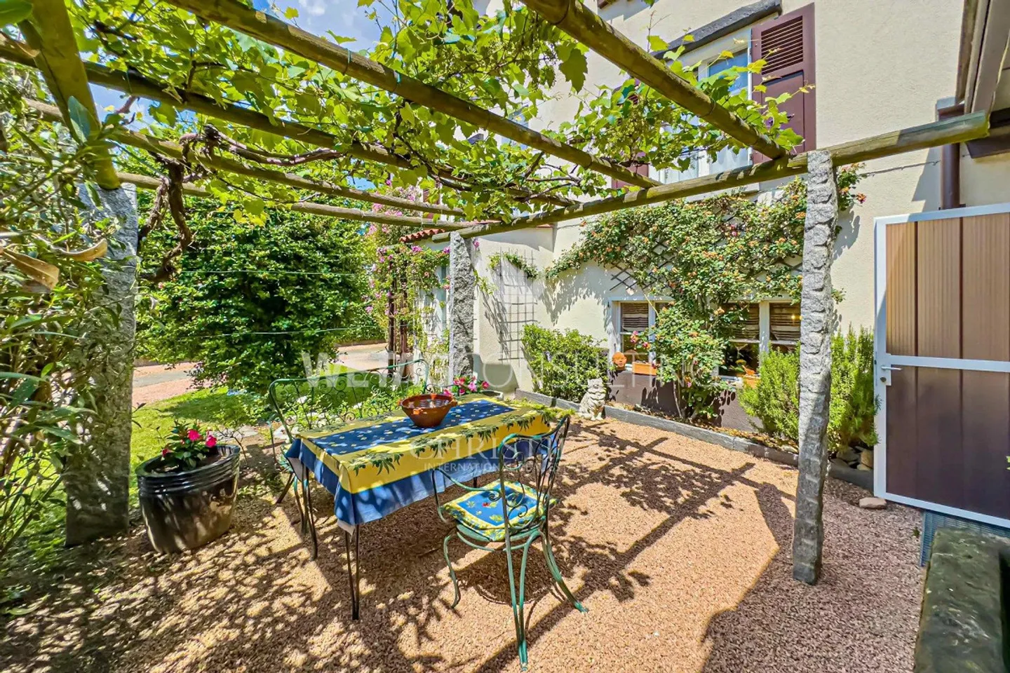 Lugano-Magliaso: bella villa nel verde, con piscina e vicino a... - Foto 13 di 13