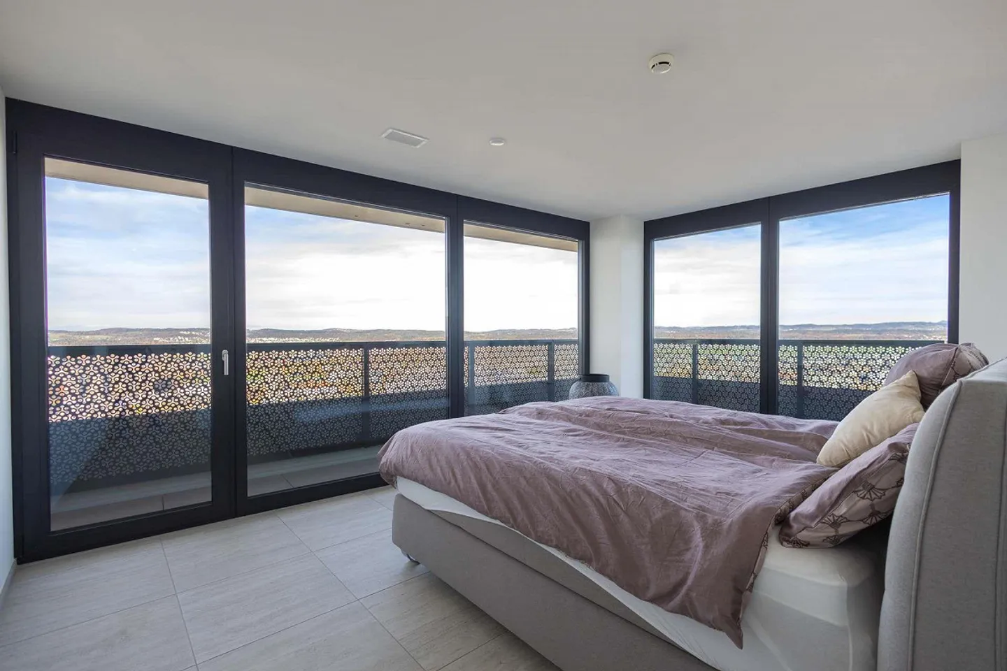 Living at 104 meters in the fourth highest apartment in Switzerland, 5.5 room apartment Dübendorf - Photo 10 of 30