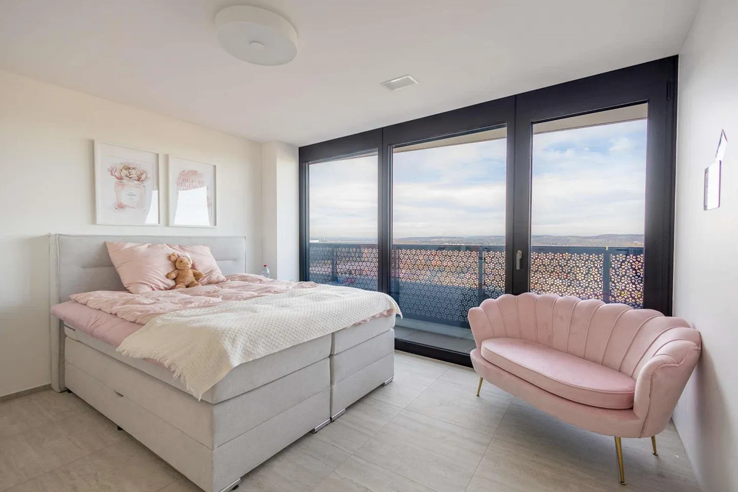 Living at 104 meters in the fourth highest apartment in Switzerland, 5.5 room apartment Dübendorf - Photo 11 of 30