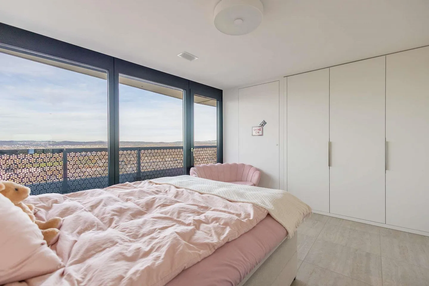 Living at 104 meters in the fourth highest apartment in Switzerland, 5.5 room apartment Dübendorf - Photo 12 of 30