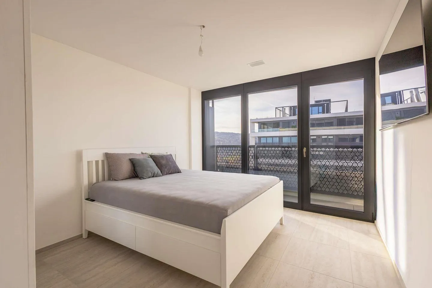 Living at 104 meters in the fourth highest apartment in Switzerland, 5.5 room apartment Dübendorf - Photo 13 of 30