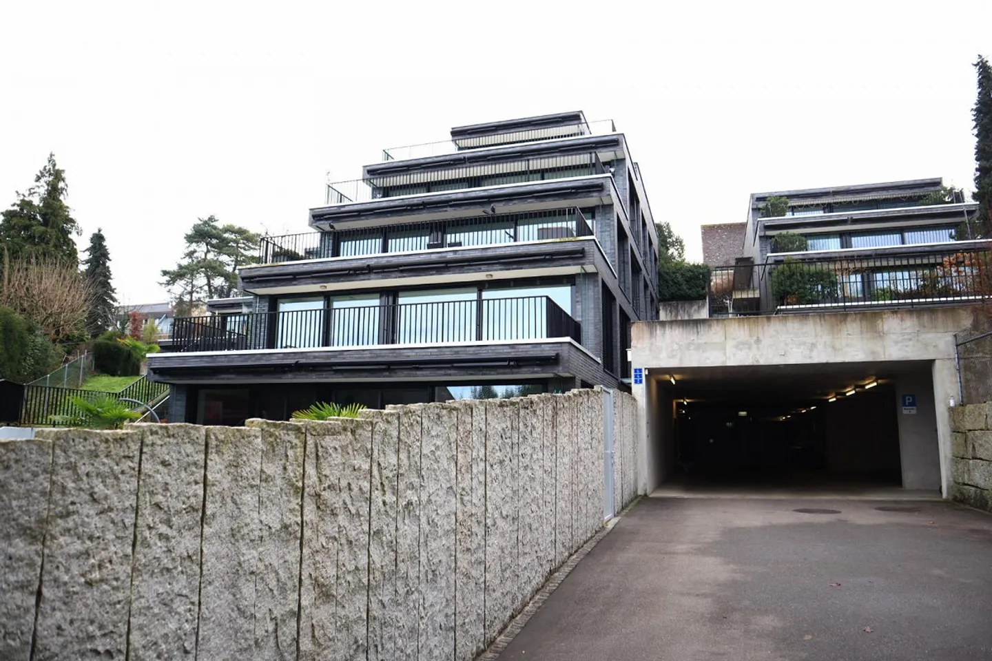Noble 5.5-Room Terrace Apartment in Pfeffingen - Photo 2 of 14