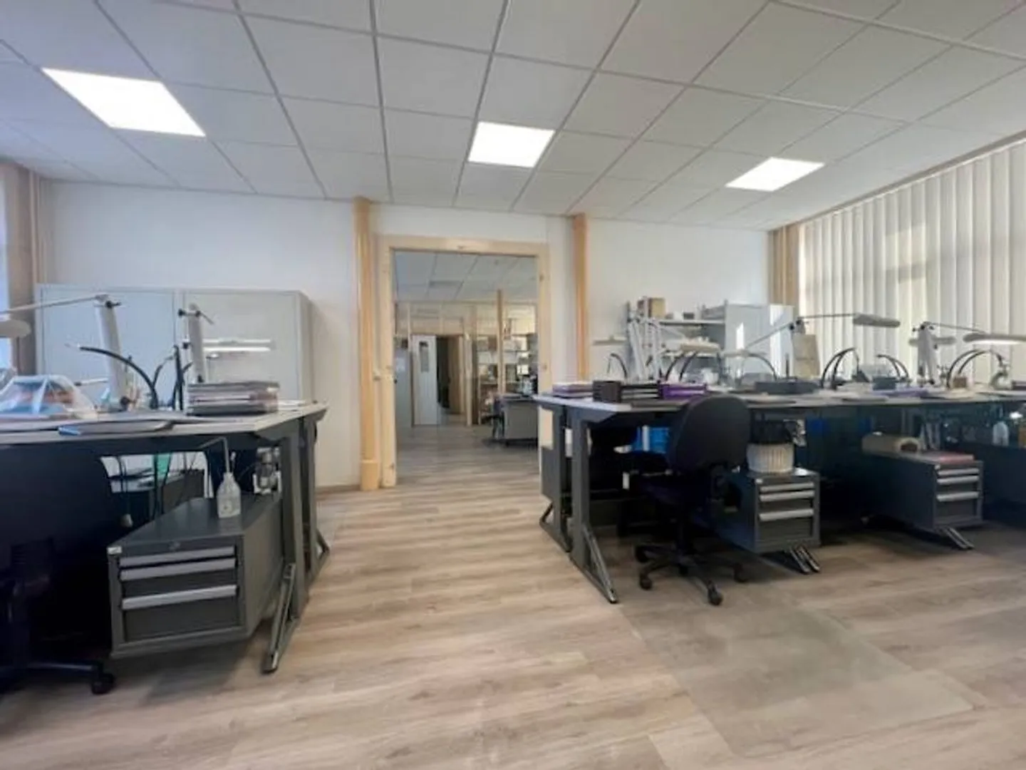 Make an offer for this very beautiful mixed-use building, with 14 garages and 18 parking spaces - Photo 4 of 13