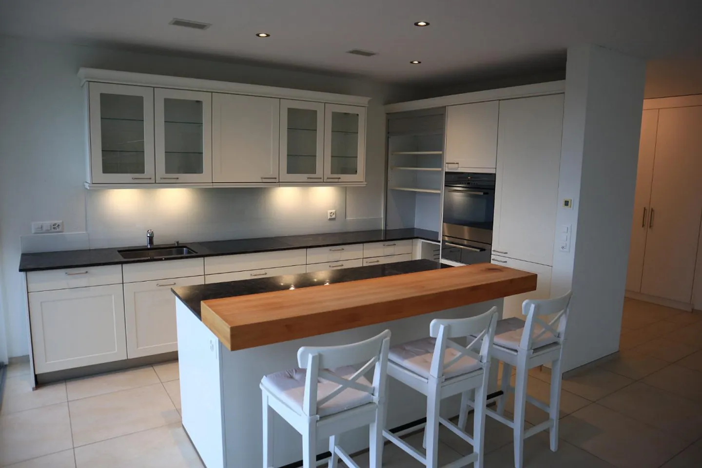 Noble 5.5-Room Terrace Apartment in Pfeffingen - Photo 3 of 14