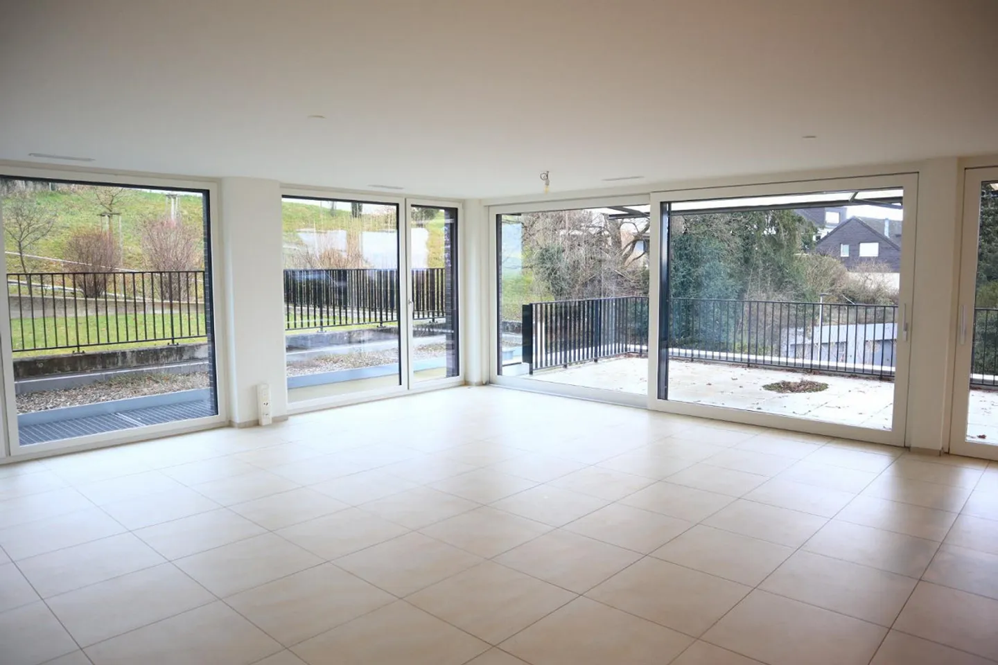 Noble 5.5-Room Terrace Apartment in Pfeffingen - Photo 6 of 14