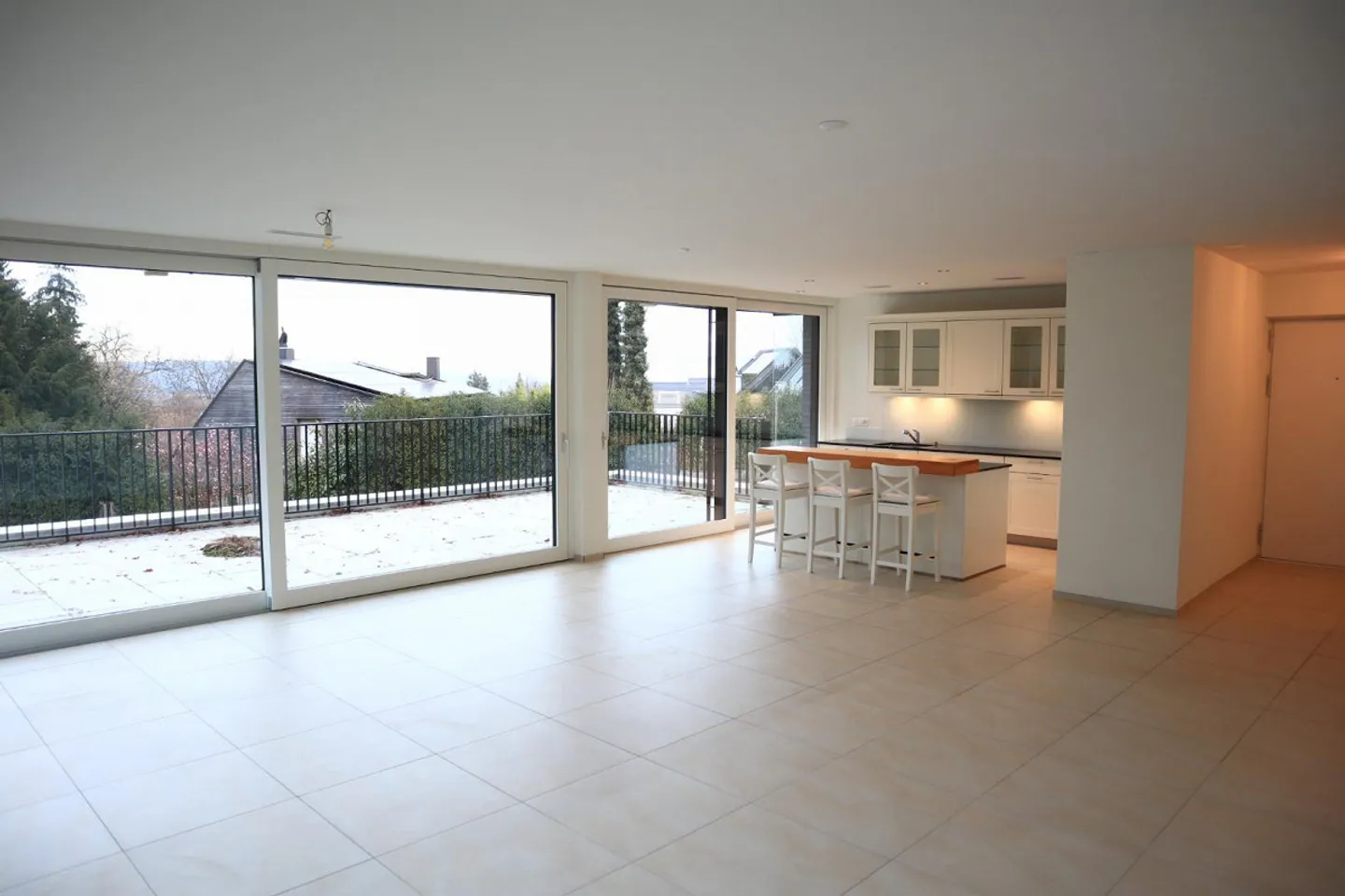 Noble 5.5-Room Terrace Apartment in Pfeffingen - Photo 4 of 14