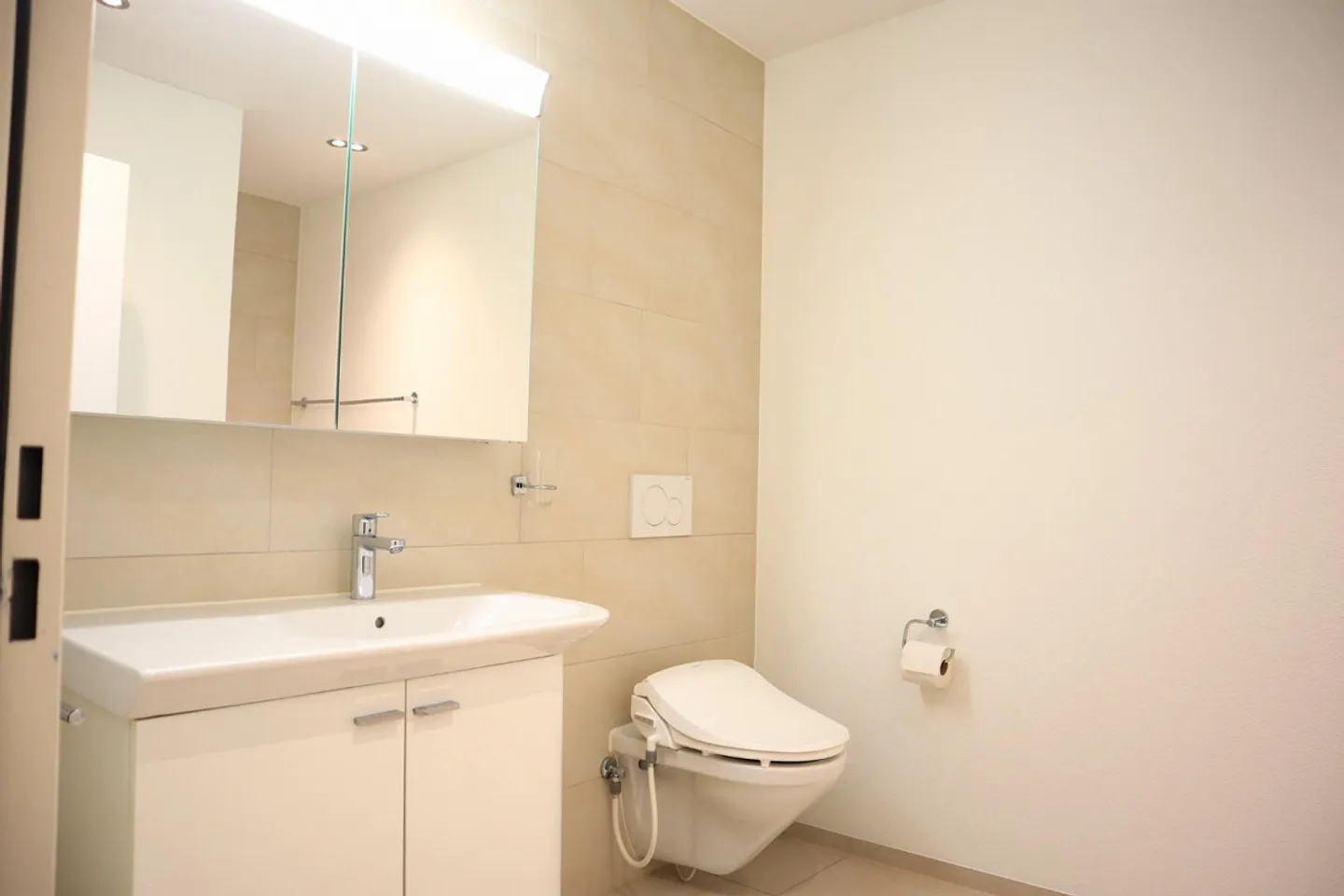 Noble 5.5-Room Terrace Apartment in Pfeffingen - Photo 8 of 14