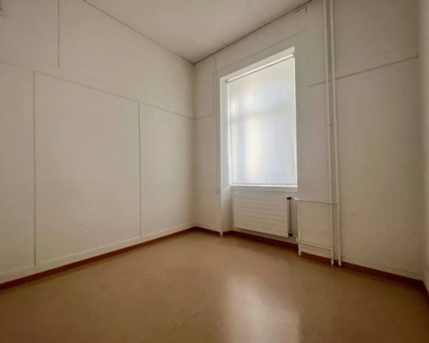 Make an offer for this very beautiful mixed-use building, with 14 garages and 18 parking spaces - Photo 12 of 13