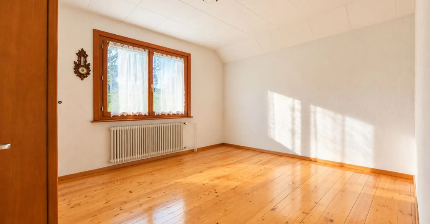 Spacious Detached House with Garden - Photo 10 of 13