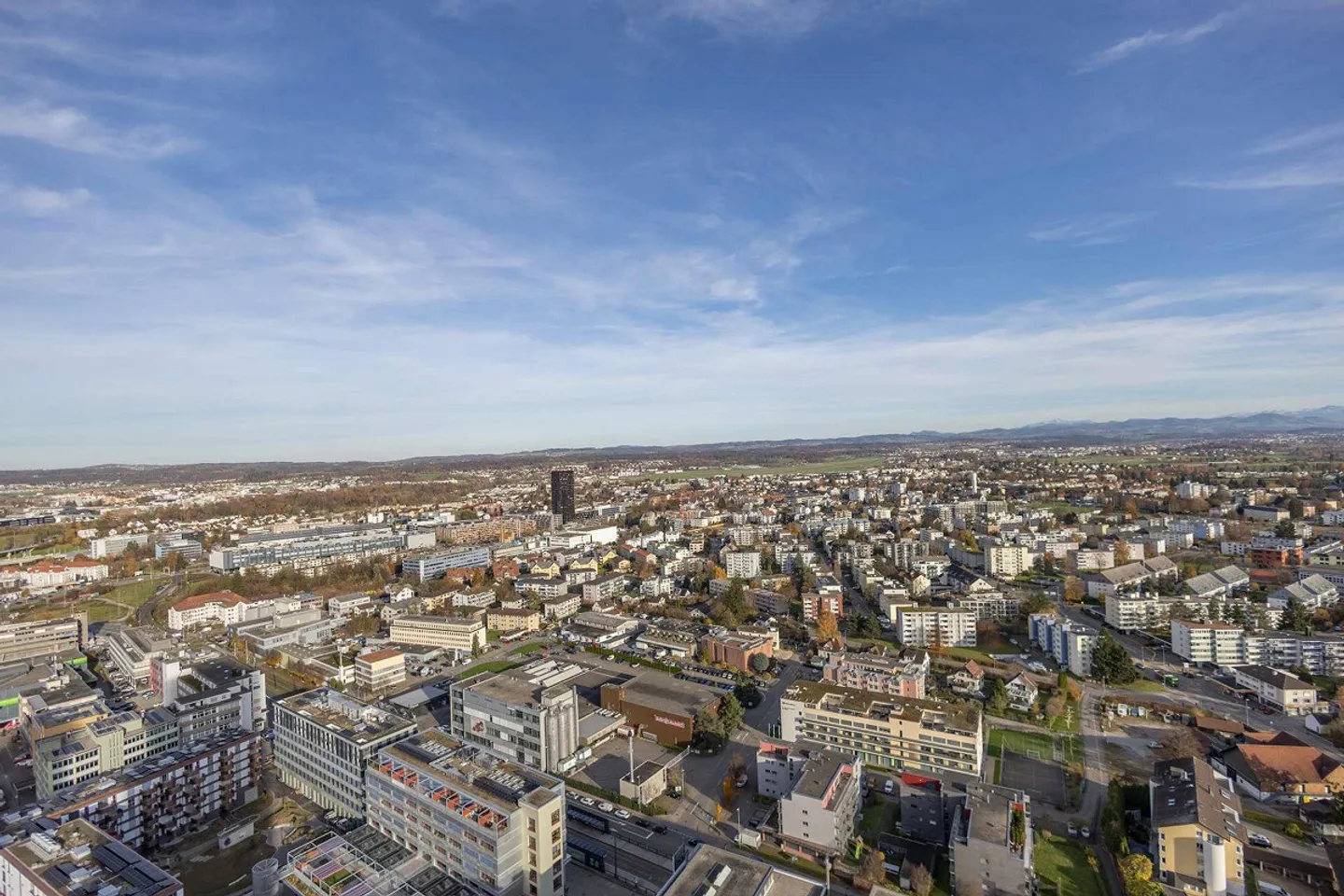 Living at 104 meters in the fourth highest apartment in Switzerland, 5.5 room apartment Dübendorf - Photo 23 of 30