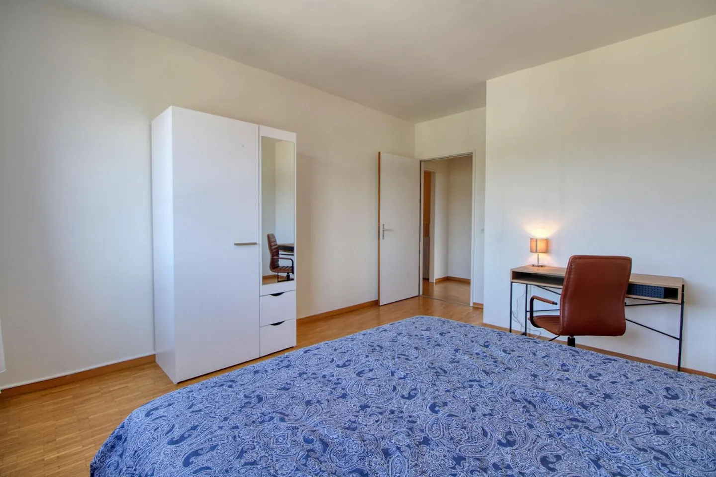 Elegant Coliving with Stunning Lake and Mountain Views - Photo 7 of 24