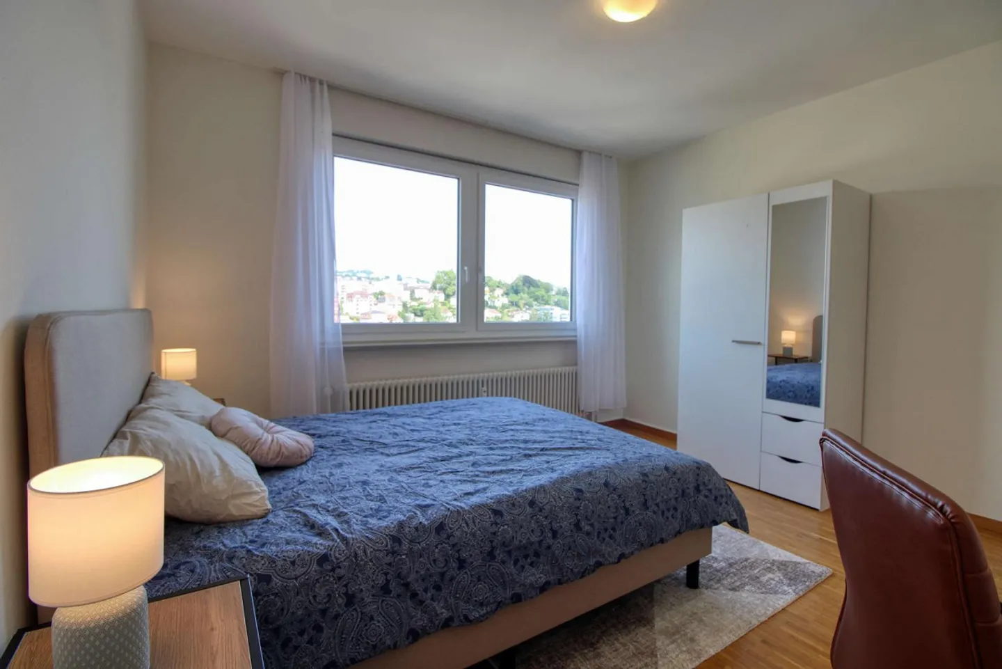 Elegant Coliving with Stunning Lake and Mountain Views - Photo 8 of 24