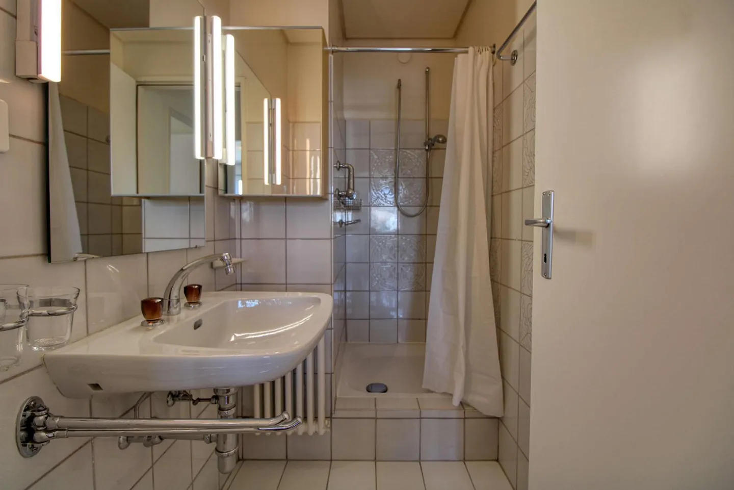 Elegant Coliving with Stunning Lake and Mountain Views - Photo 16 of 24