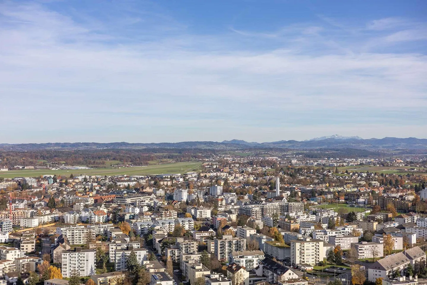 Living at 104 meters in the fourth highest apartment in Switzerland, 5.5 room apartment Dübendorf - Photo 25 of 30