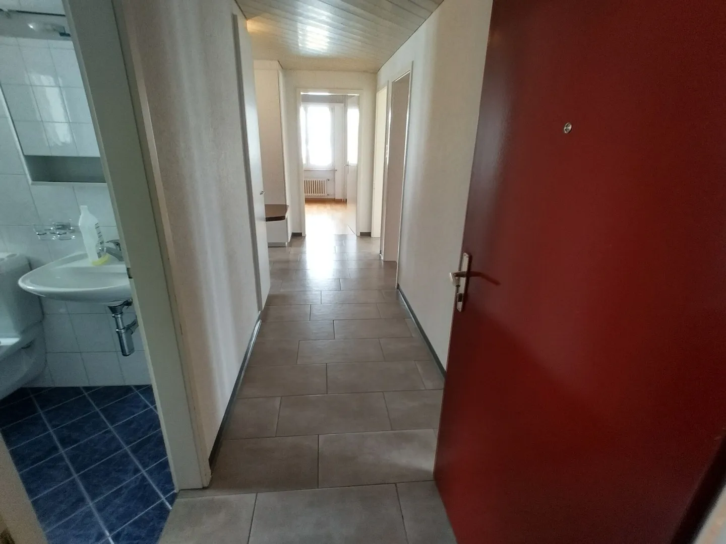 Appartamento con balcone in una posizione tranquilla - Foto 5 di 9