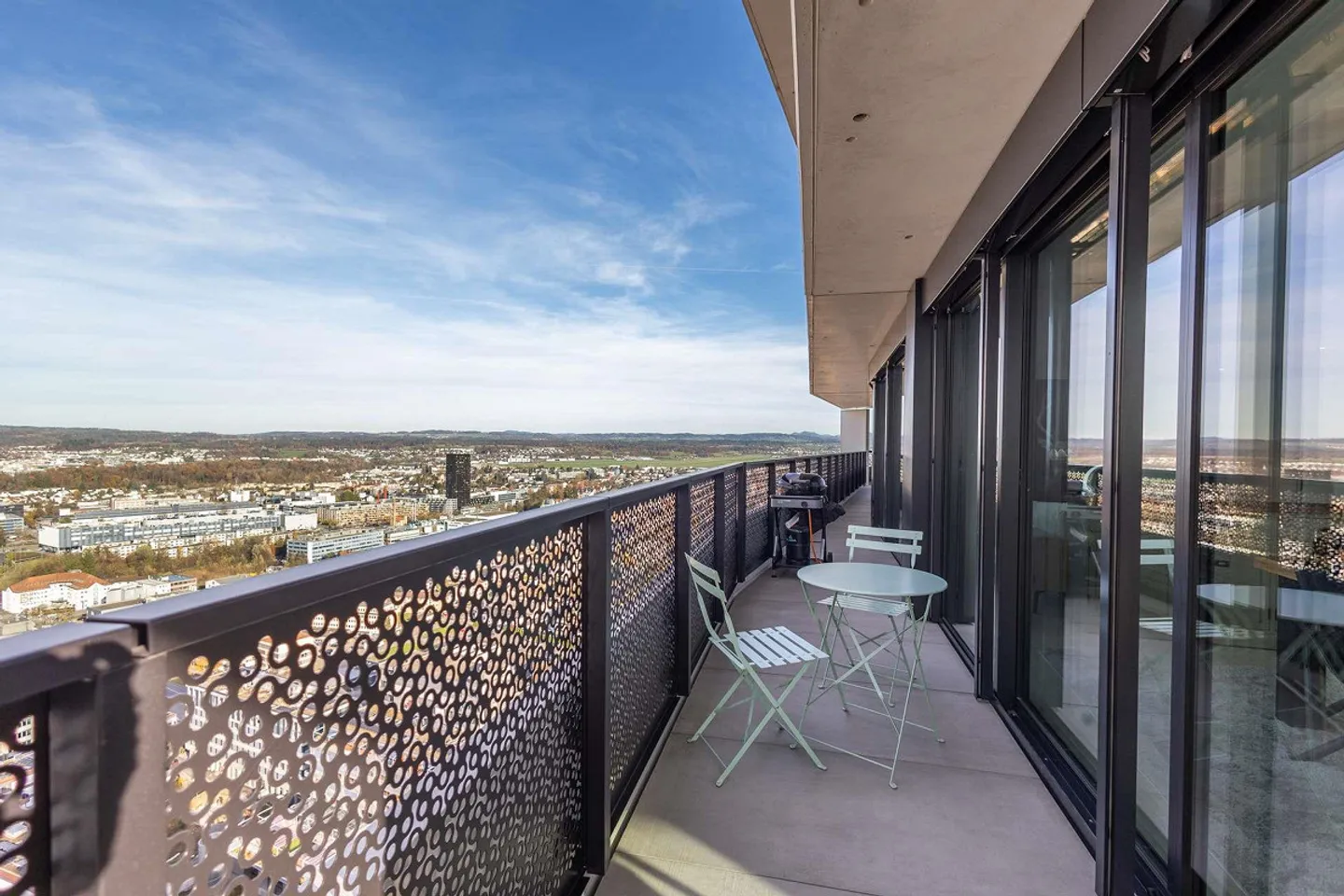 Living at 104 meters in the fourth highest apartment in Switzerland, 5.5 room apartment Dübendorf - Photo 27 of 30