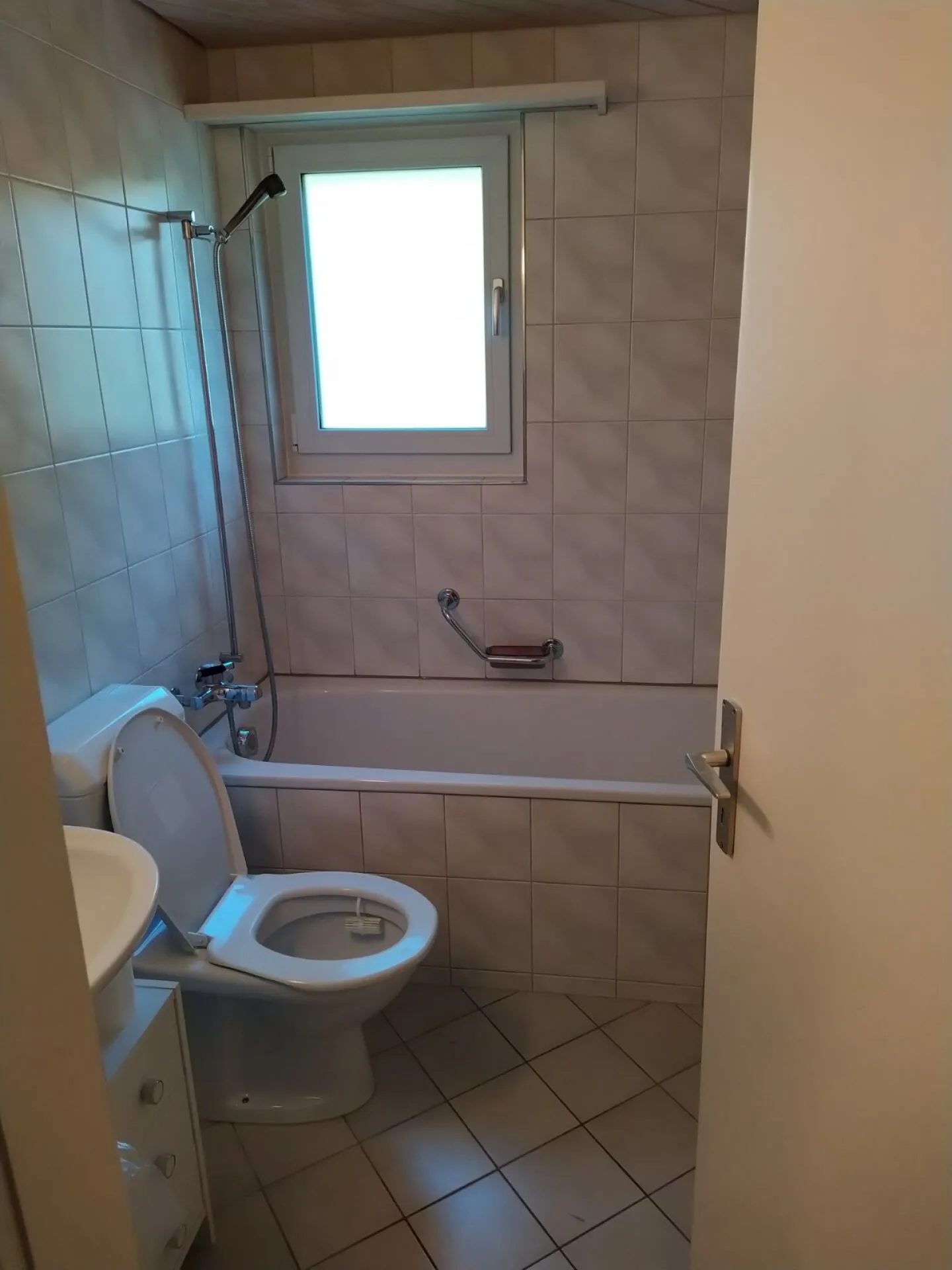 Appartamento con balcone in una posizione tranquilla - Foto 6 di 9