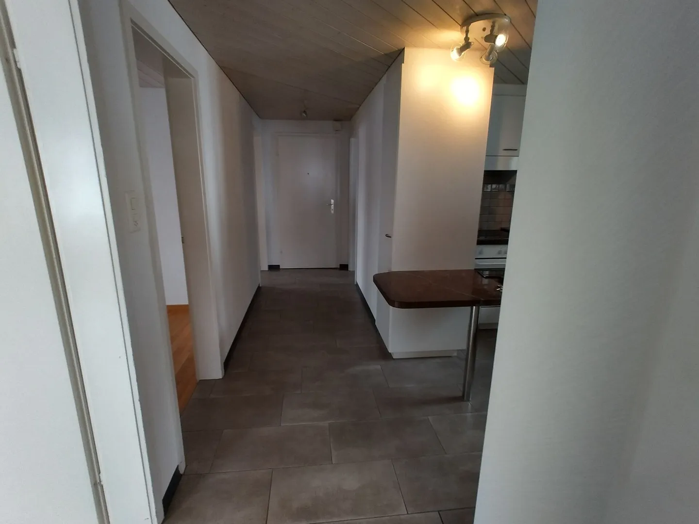 Appartamento con balcone in una posizione tranquilla - Foto 7 di 9