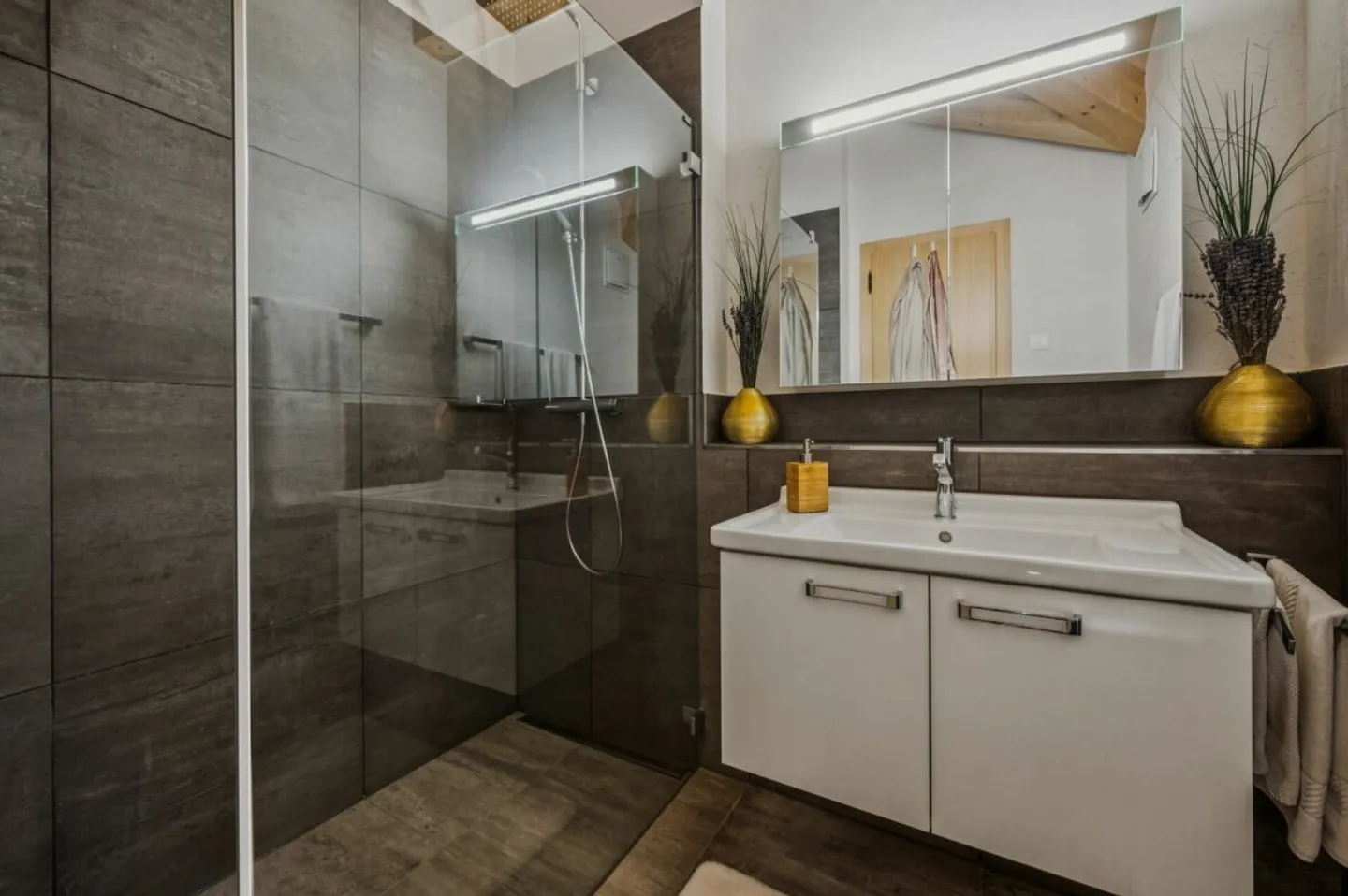 Chalet de luxe sur deux étages – Maison de rêve de 5,5 pièces dans le style alpin - Photo 9 sur 13