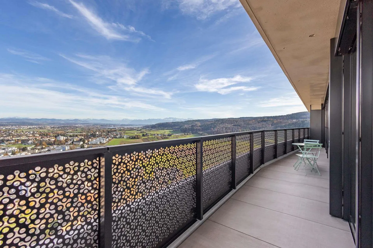 Living at 104 meters in the fourth highest apartment in Switzerland, 5.5 room apartment Dübendorf - Photo 28 of 30