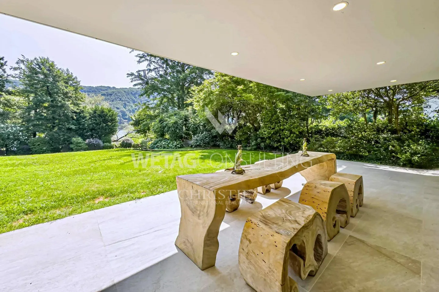 Lugano-Magliaso: magnifica villa con piscina interna, direttamente sul lago di Lugano - Foto 1 di 13