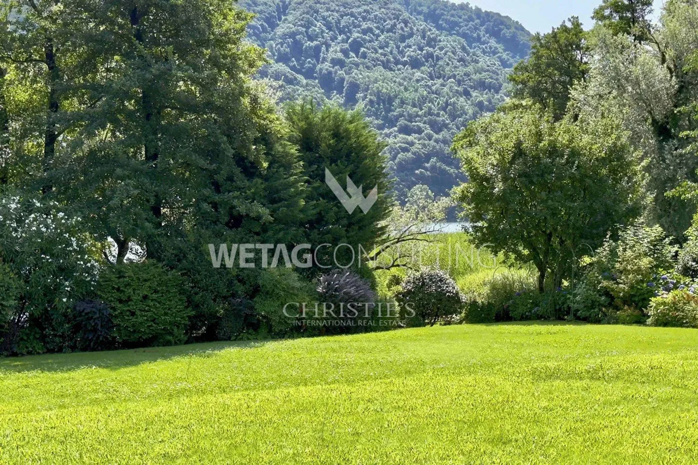 Lugano-Magliaso: magnifica villa con piscina interna, direttamente sul lago di Lugano - Foto 13 di 13