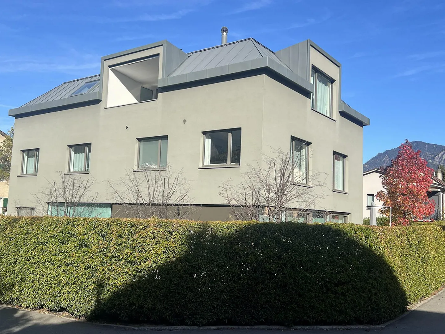 Beautiful 3.5-room attic apartment with a wide view in a quiet location - Photo 2 of 11