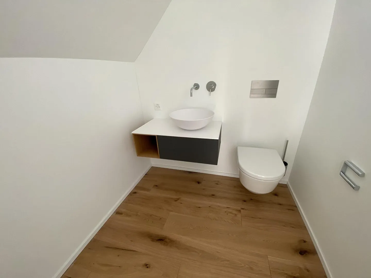 Beautiful 3.5-room attic apartment with a wide view in a quiet location - Photo 7 of 11