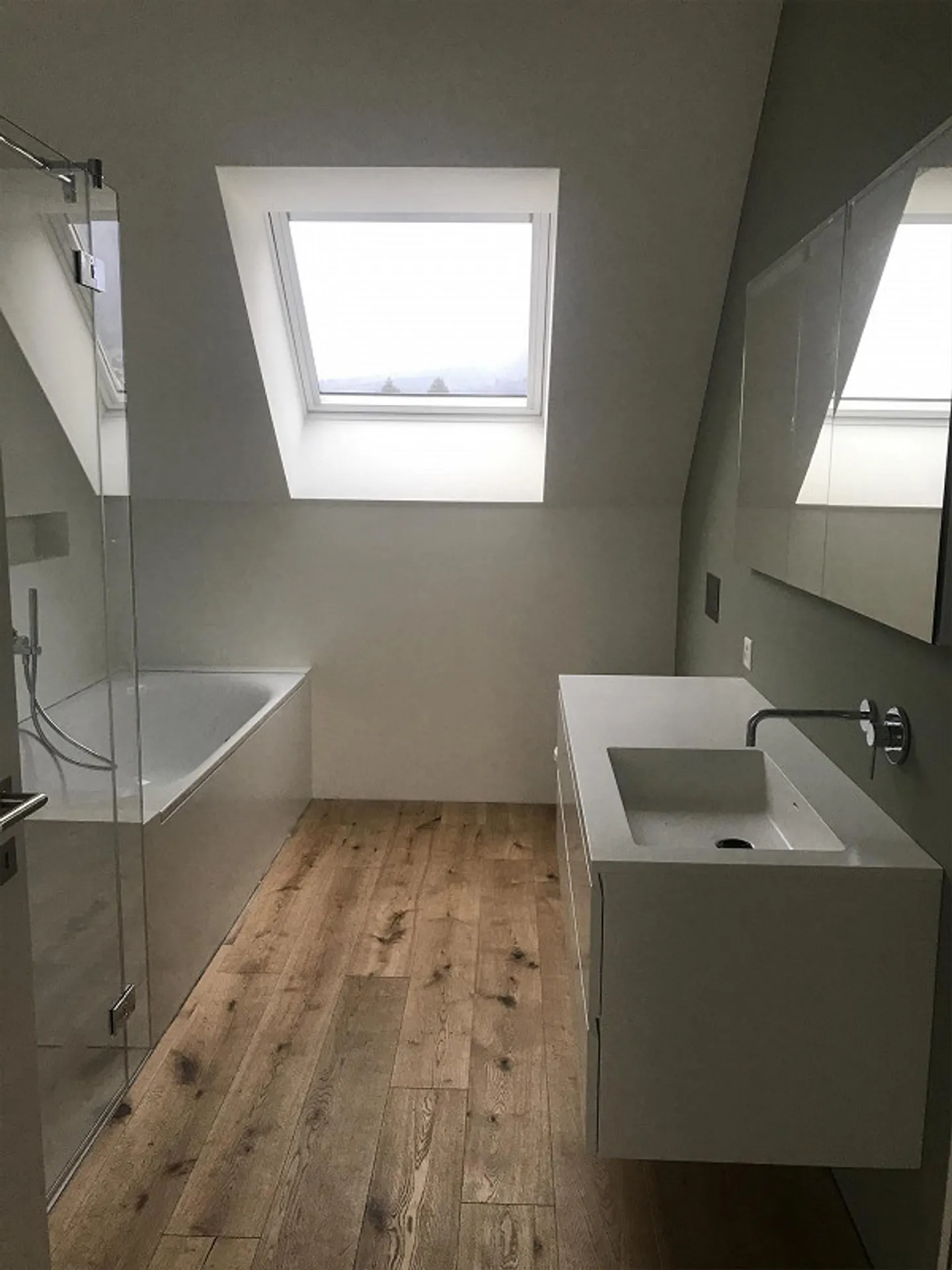 Beautiful 3.5-room attic apartment with a wide view in a quiet location - Photo 8 of 11