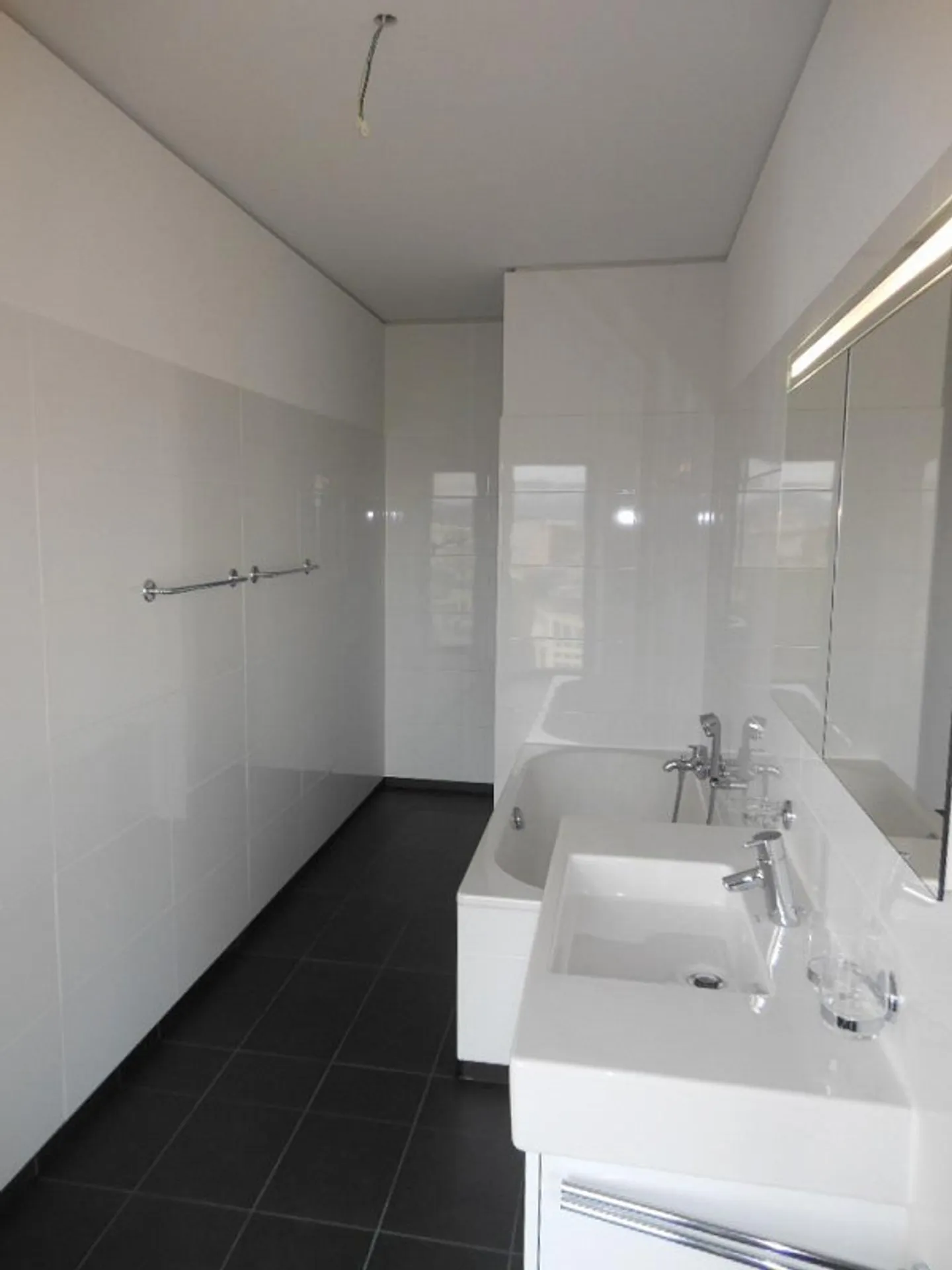 Modern and Central Living - Photo 3 of 7