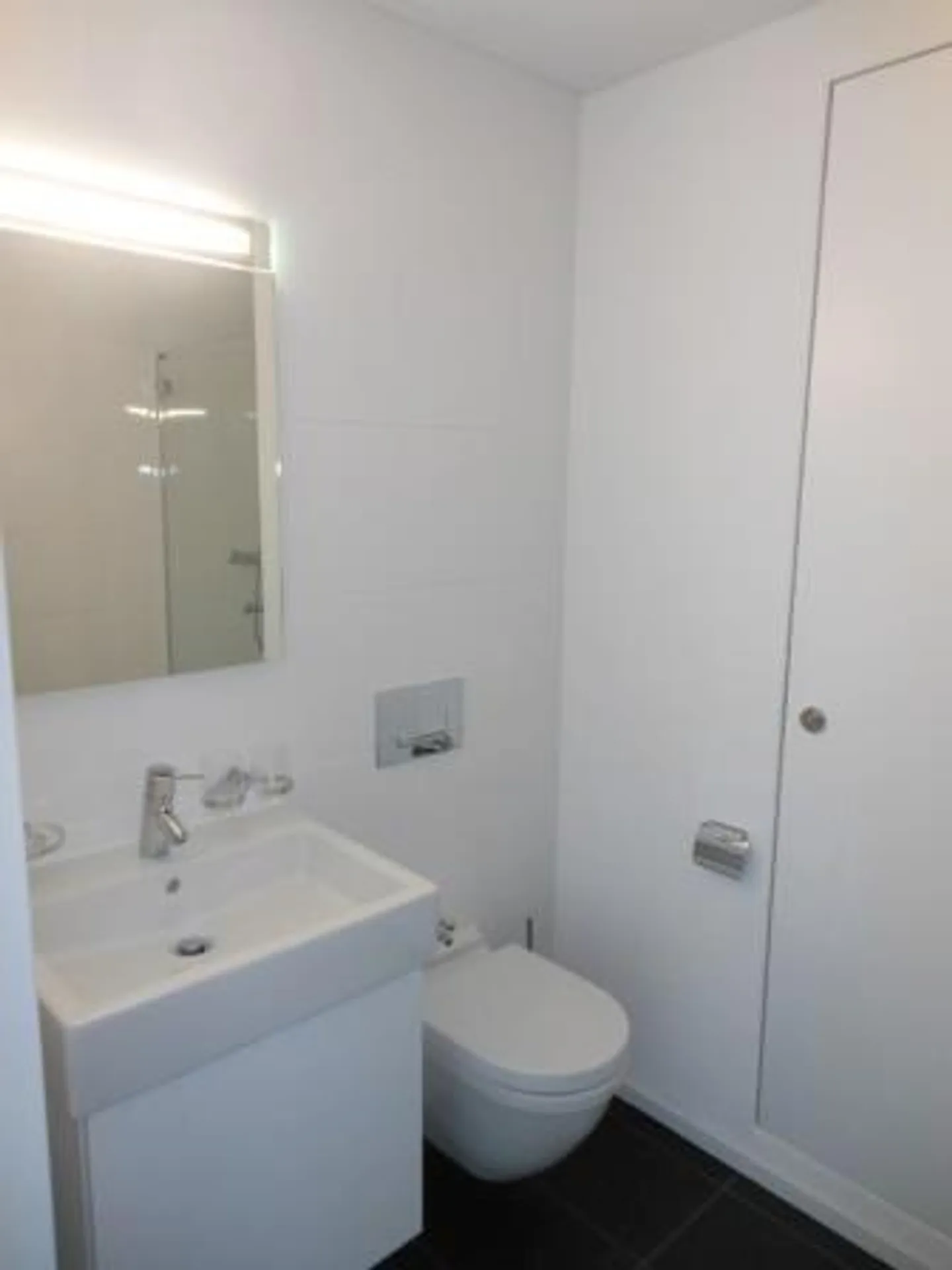 Modern and Central Living - Photo 4 of 7