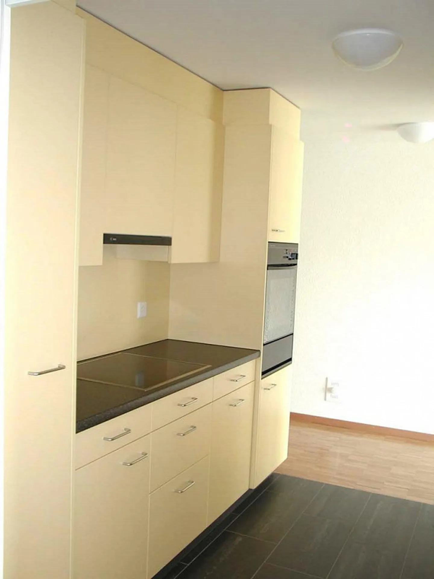 Appartement lumineux et confortable dans un quartier familial - Photo 2 sur 9
