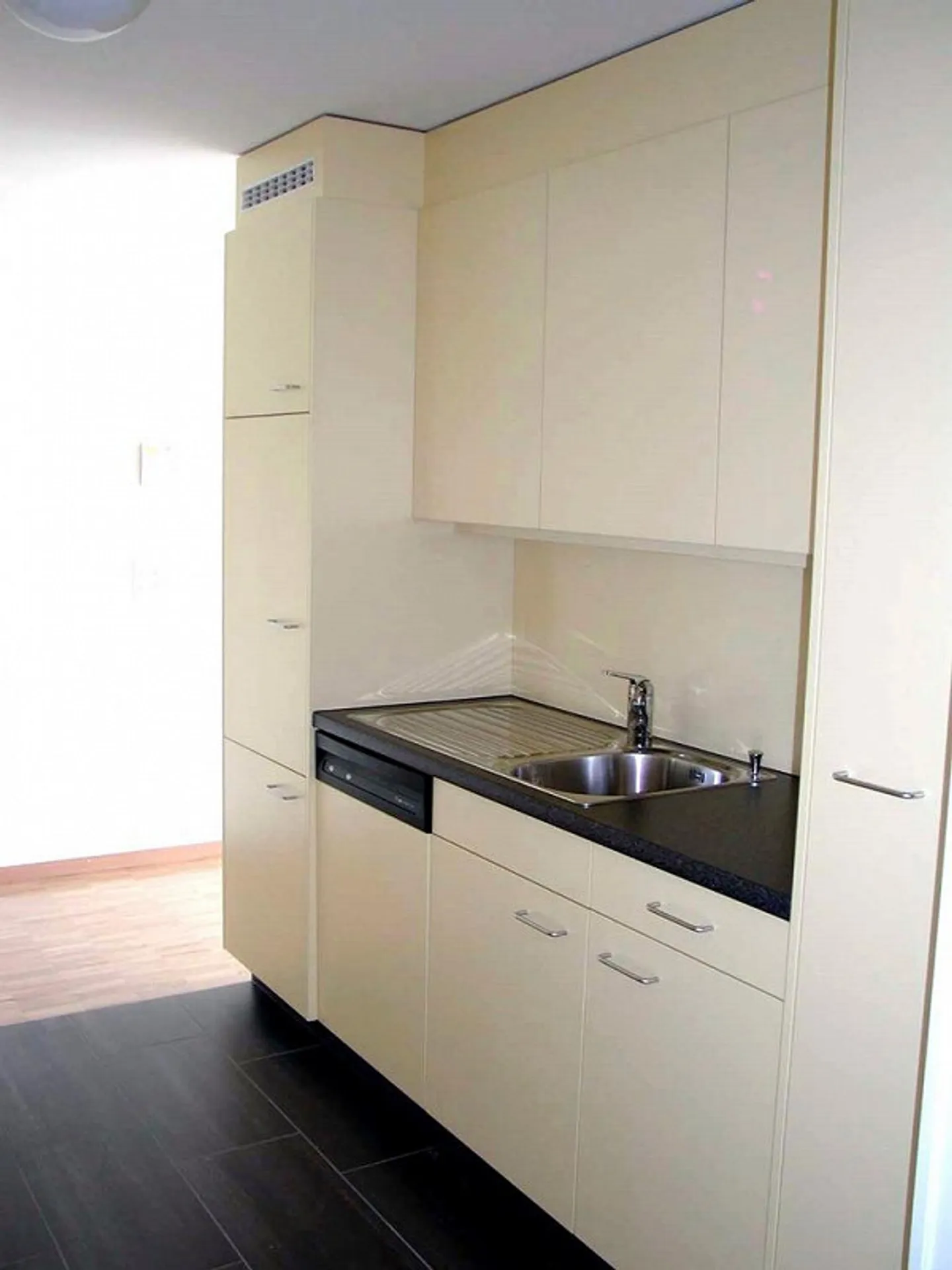 Appartement lumineux et confortable dans un quartier familial - Photo 3 sur 9