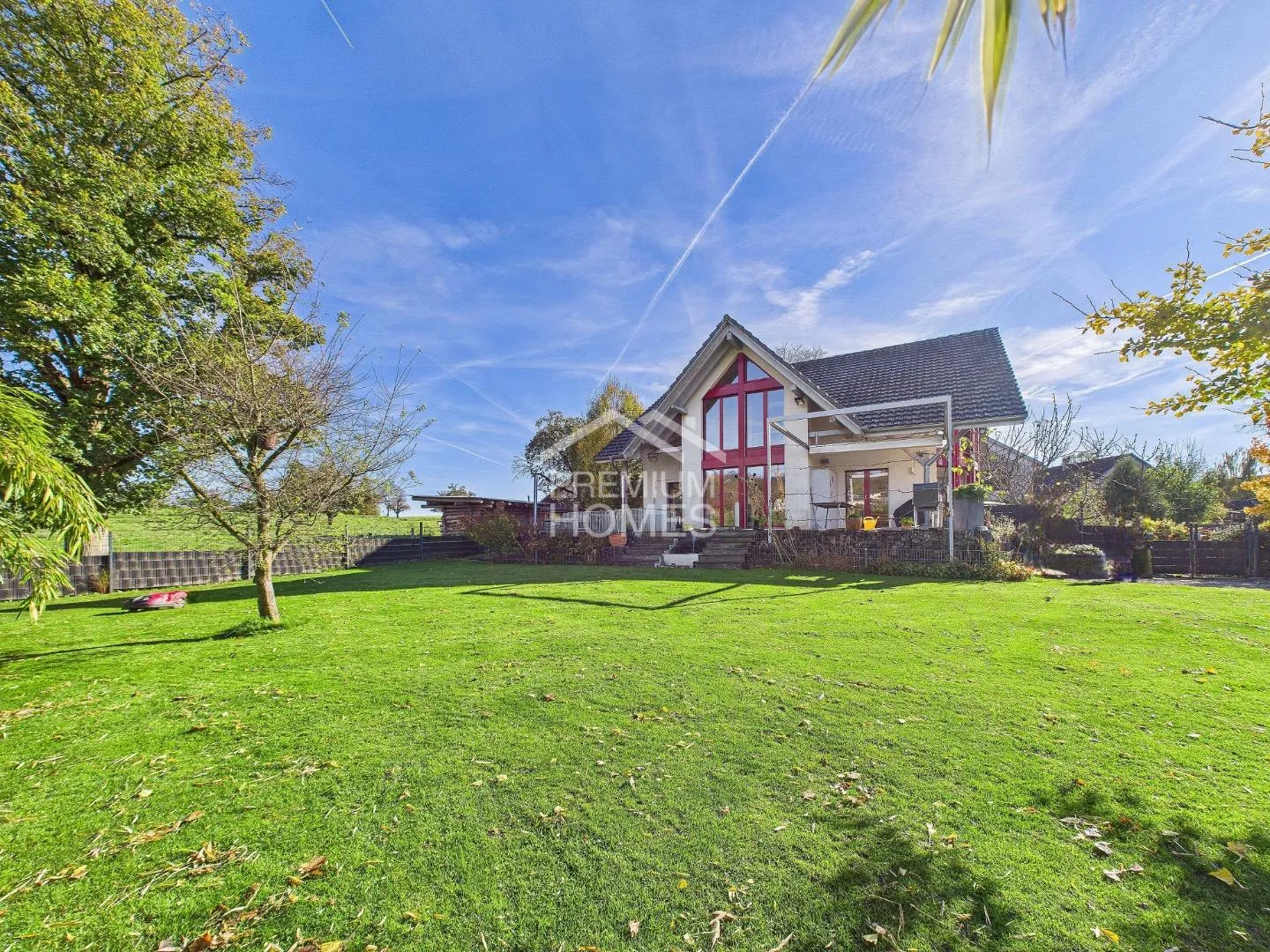 Single house for sale - Photo 1 of 9