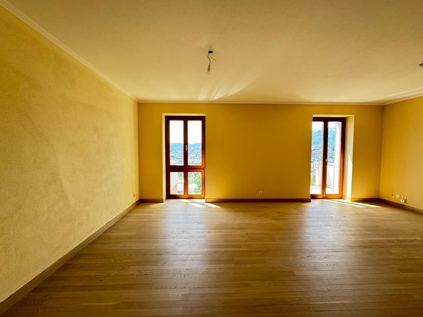 ELEGANTE WOHNUNG MIT 3.5 ZIMMERN IN EINEM HISTORISCHEN HAUS - Foto 5 von 11
