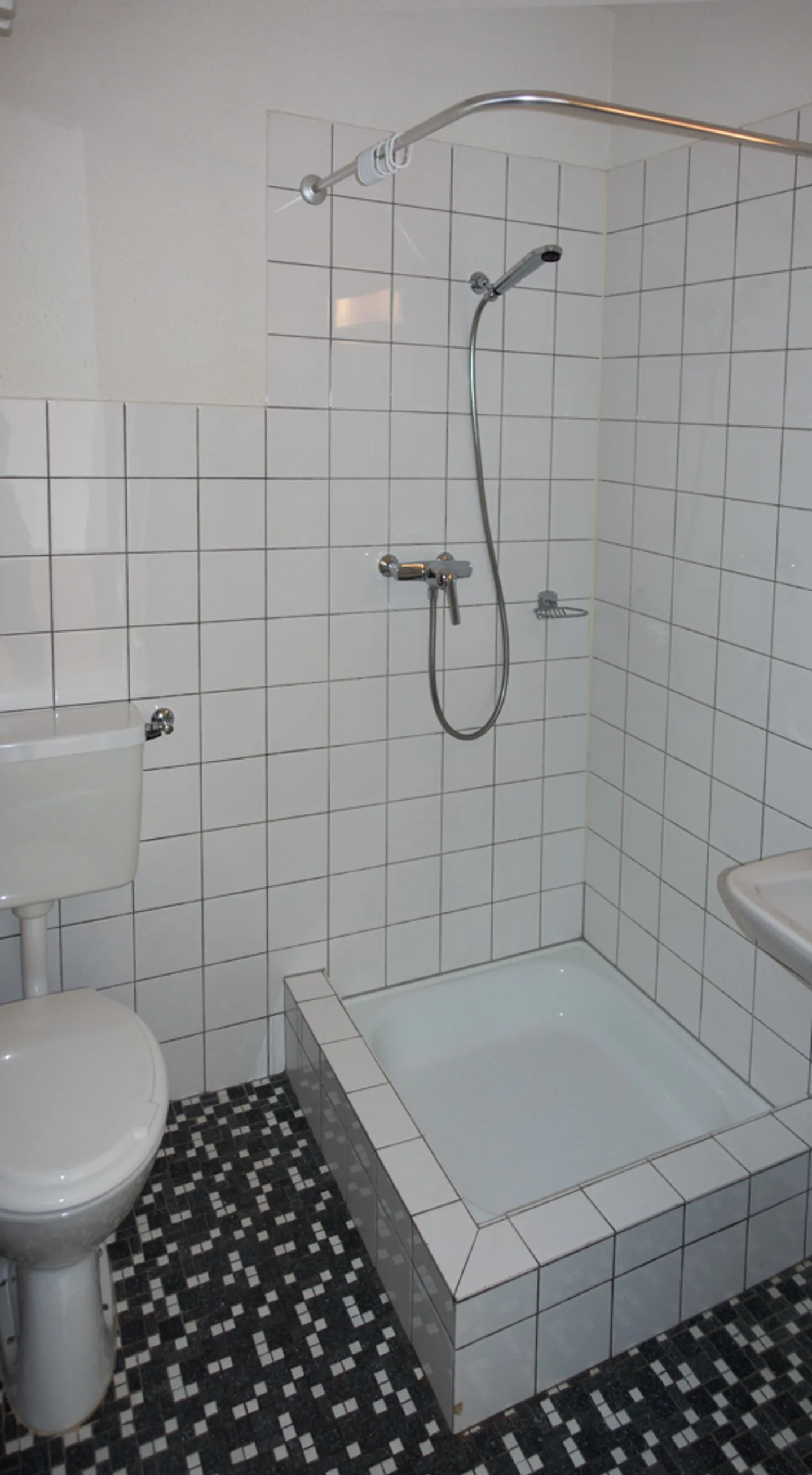 Ideal single apartment near the train station - Photo 2 of 7