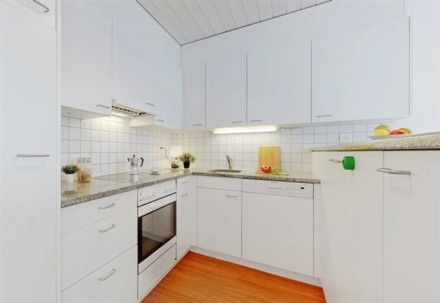 Beautiful 3.5-room apartment near the forest in Brügg - Photo 2 of 11