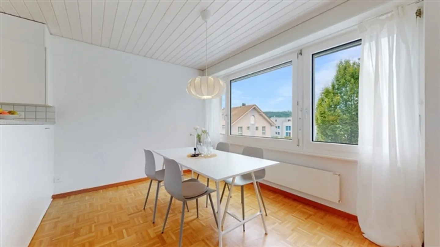 Beautiful 3.5-room apartment near the forest in Brügg - Photo 3 of 11