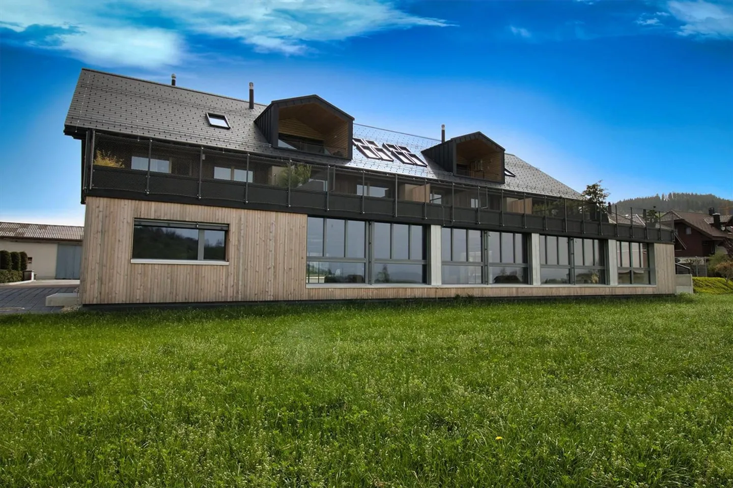 Modern, centrally located and versatile commercial spaces - Photo 2 of 15
