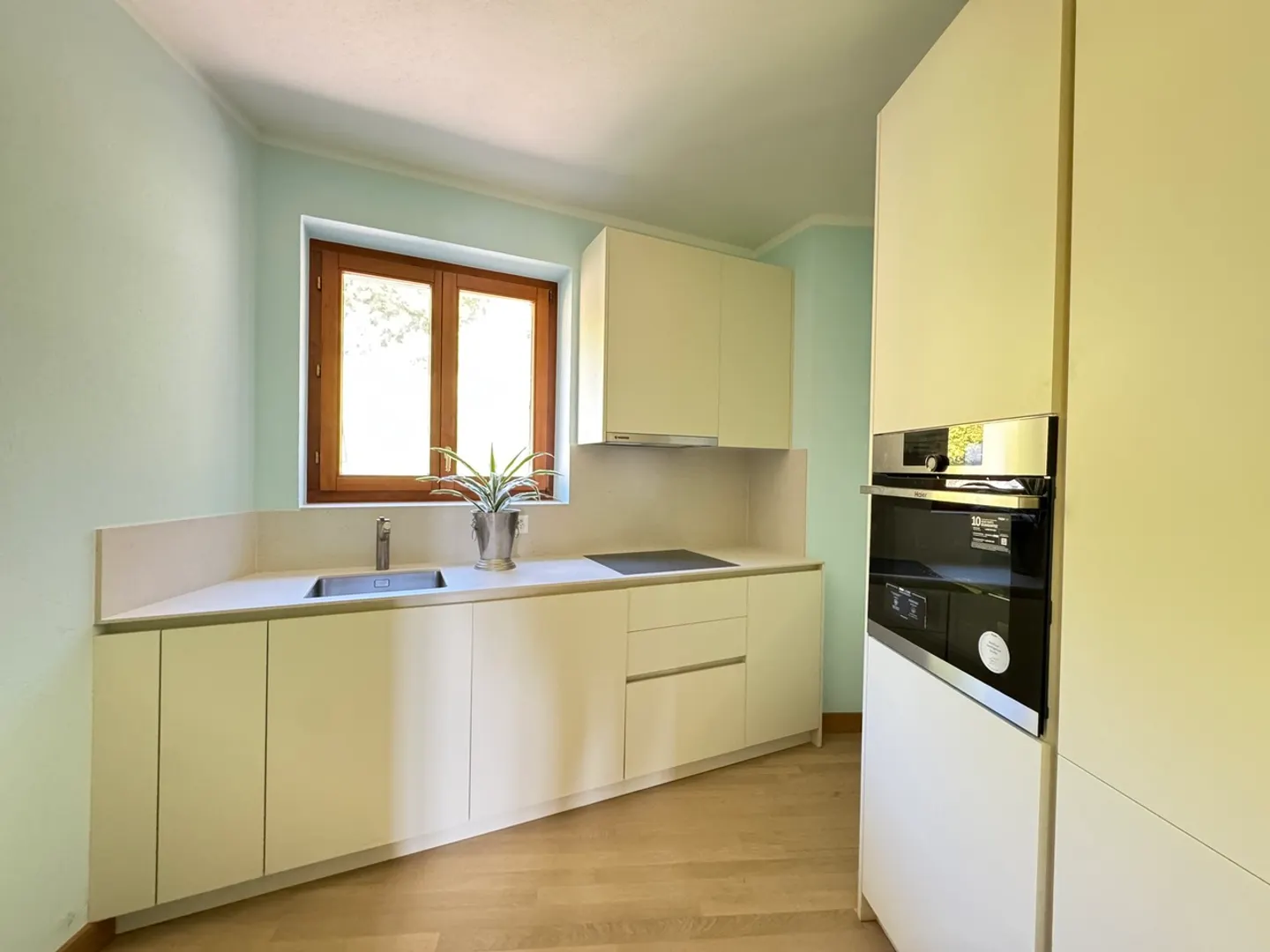 ELEGANTE WOHNUNG MIT 3.5 ZIMMERN IN EINEM HISTORISCHEN HAUS - Foto 6 von 11
