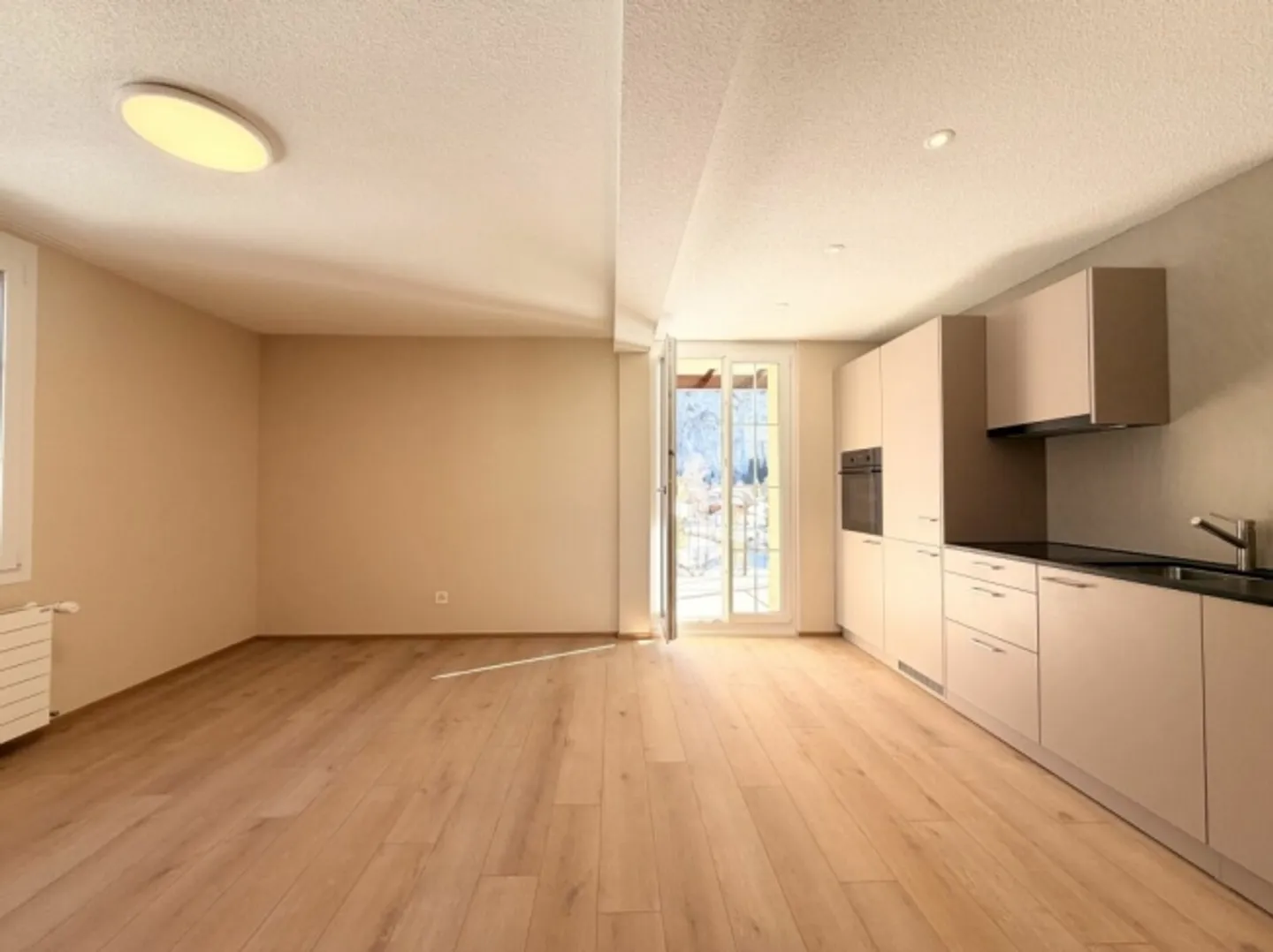 Appartement moderne avec vue sur la montagne - Photo 2 sur 13