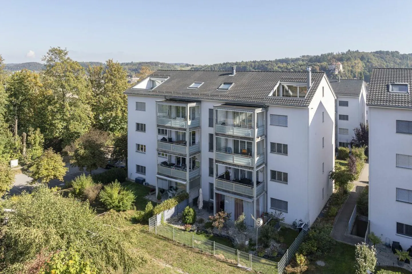 Appartamento duplex attico di 7,5 stanze con 218 m² e galleria a Bösingen - Foto 1 di 16