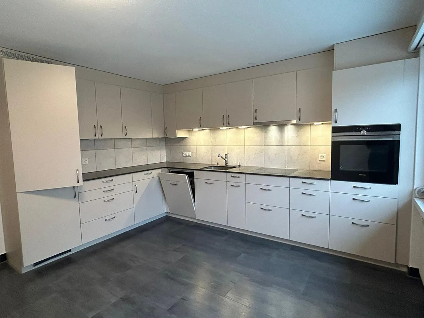 Maisonette familiare di 5,5 stanze con giardino e molta luce – posizione tranquilla - Foto 4 di 19